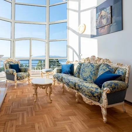 Piano With Stunning View, Heated Outdoor Pool & Gaming