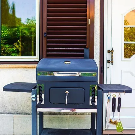 Villa Piano With Stunning View, Heated Outdoor Pool & Gaming *