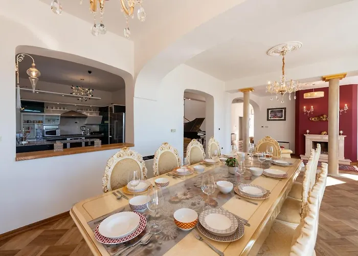 Villa Piano With Stunning View, Heated Outdoor Pool & Gaming Opatija