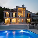 Piano With Stunning View, Heated Outdoor Pool & Gaming ヴィラ