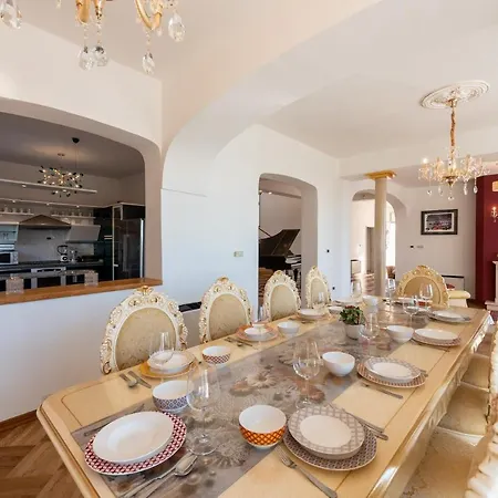 Villa Piano With Stunning View, Heated Outdoor Pool & Gaming Opatija