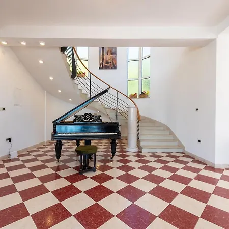 Piano With Stunning View, Heated Outdoor Pool & Gaming Willa Opatija