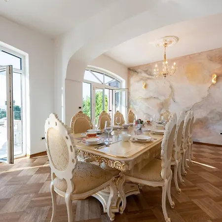 Piano With Stunning View, Heated Outdoor Pool & Gaming Opatija