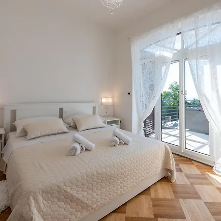 Piano With Stunning View, Heated Outdoor Pool & Gaming