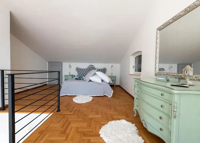 Willa Piano With Stunning View, Heated Outdoor Pool & Gaming