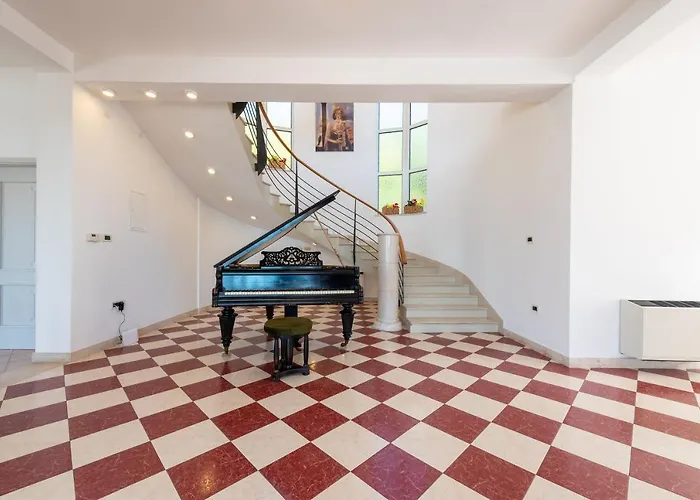 Piano With Stunning View, Heated Outdoor Pool & Gaming 빌라 오파티아