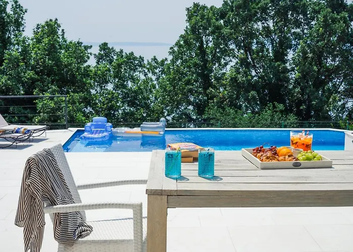 Piano With Stunning View, Heated Outdoor Pool & Gaming *