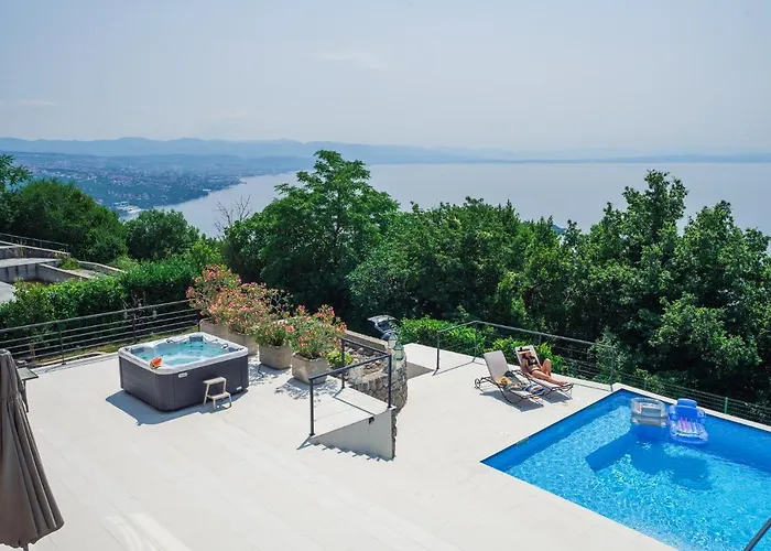 Piano With Stunning View, Heated Outdoor Pool & Gaming Willa Opatija