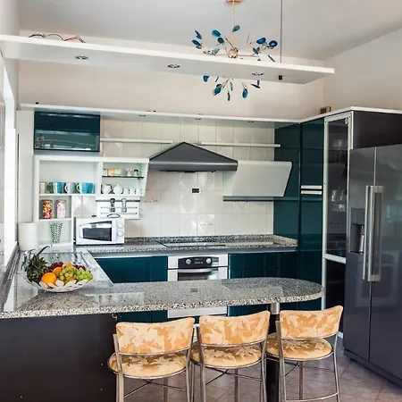 Piano With Stunning View, Heated Outdoor Pool & Gaming *