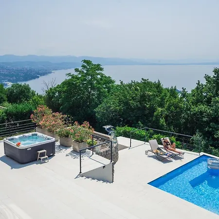 Piano With Stunning View, Heated Outdoor Pool & Gaming 빌라 오파티아